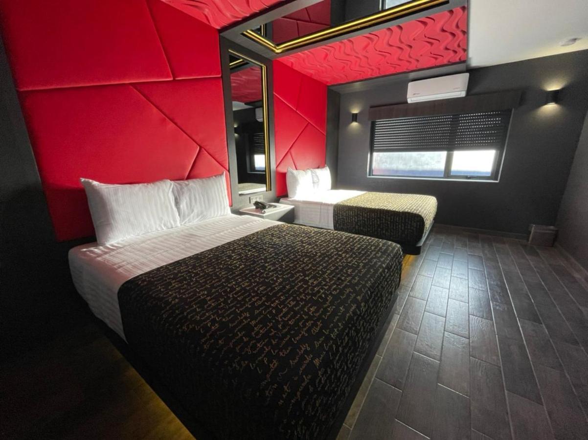 Passion Secrets And Hotel