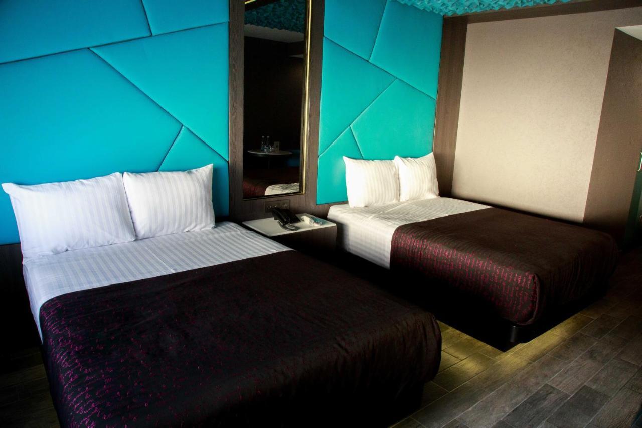 Passion Secrets And Hotel